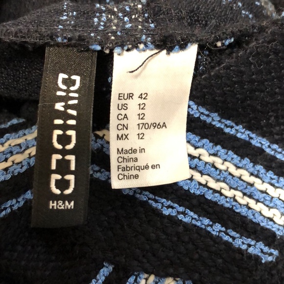 H&M Divided Jacquard-weave Hoodie for women, dark blue patterned, size 12. - Picture 4 of 5